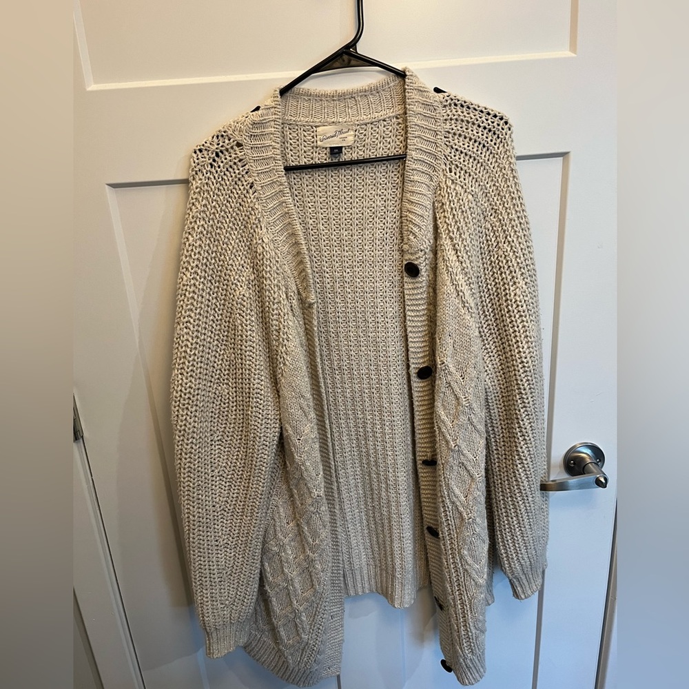 Cream-colored U niversal Thread knit cardigan.